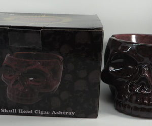 FUJIMA LG SKULL CIGAR ASHTRAY GLAZED DONUT A285