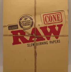 RAW CLASSIC CONES TIN 1 1/4 8PK BX 12CT